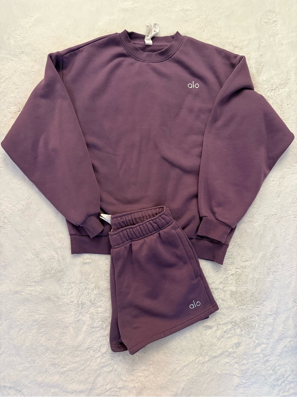 ALO plum kiss set Crewneck Sweatshirt and shorts medium